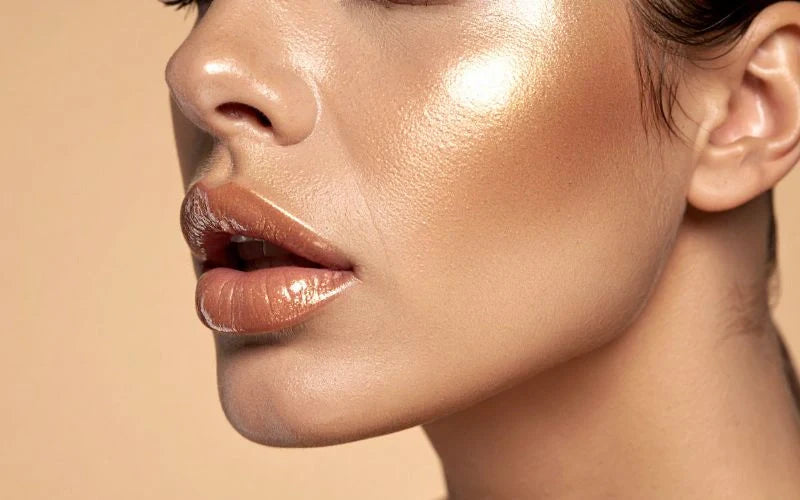Liquid Highlighter vs Illuminating Primer: What Is the Difference?